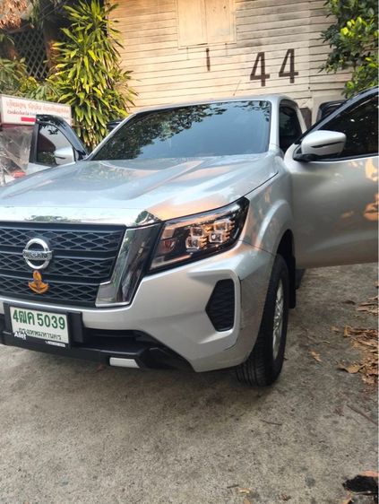 Nissan Navara 2025 Pickup ดีเซล เกียร์ธรรมดา บรอนซ์เงิน รูปที่ 4