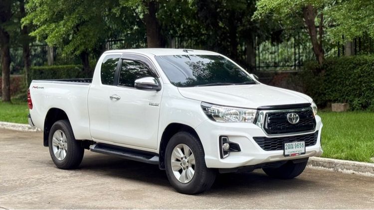 รถ Toyota Hilux Revo 2.4 J Plus Prerunner สี ขาว