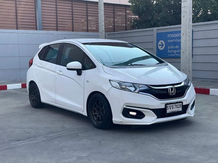 รถ Honda Jazz 1.5 V i-VTEC สี ขาว