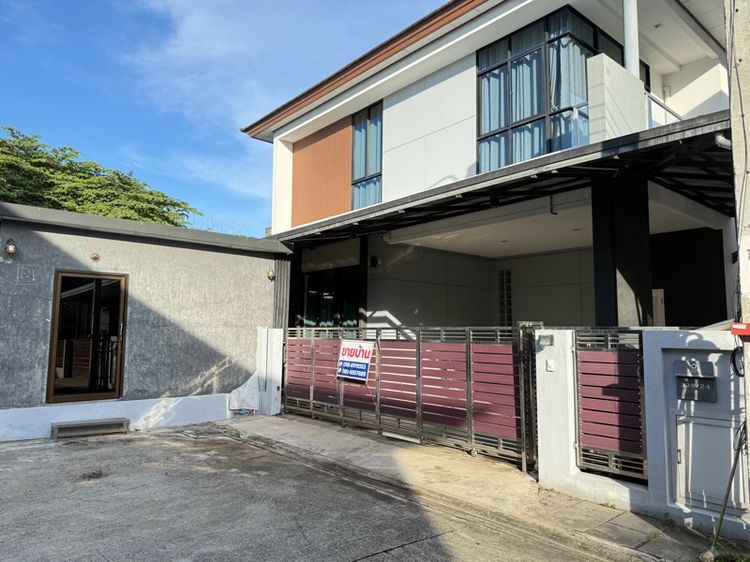 ขาย…บ้านเดียว สองชั้นตกแต่งเรียบร้อย หมู่บ้านวิสดอมกรีนทาวน์ 2 เพชรเกษม 69 ถนนเลียบคลองภาษีเจริญฝั่งใต้ 57.4 ตรว.  พื้นที่ใช้สอย 200 ตรม