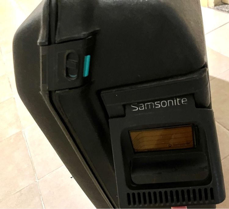 ไม้ตีกอล์ฟ แบรนด์Wilsonและกระเป๋าเดินทางSamsonite รูปที่ 10