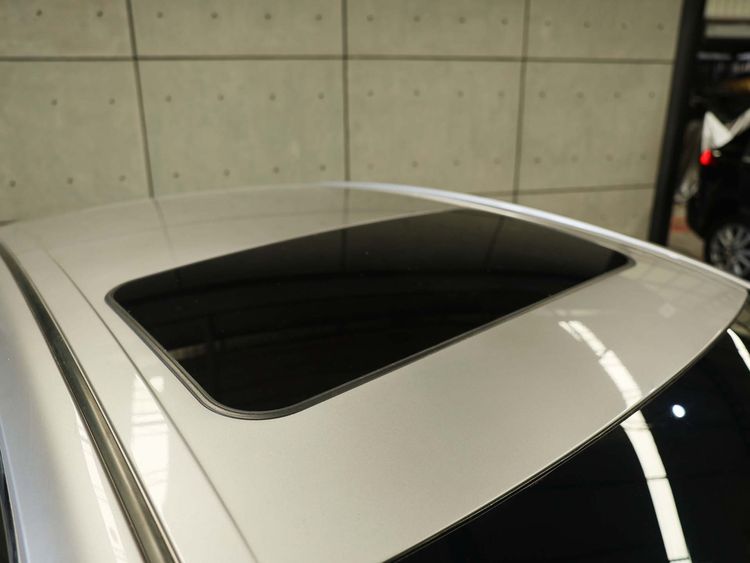 Toyota Camry 2022 2.5 HEV Premium Sedan ไฮบริด ไม่ติดแก๊ส เกียร์อัตโนมัติ เทา รูปที่ 3
