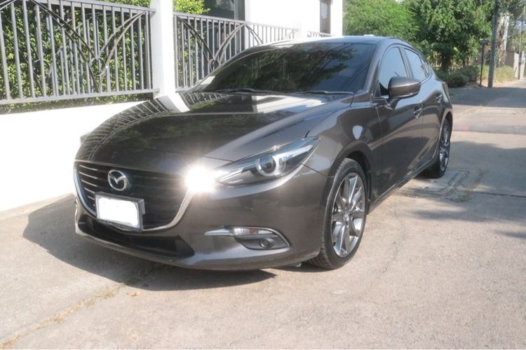 รถ Mazda Mazda3 2.0 S Sports สี น้ำตาล