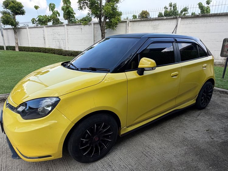 MG MG3 2015 1.5 C Sedan เบนซิน เกียร์อัตโนมัติ เหลือง รูปที่ 2