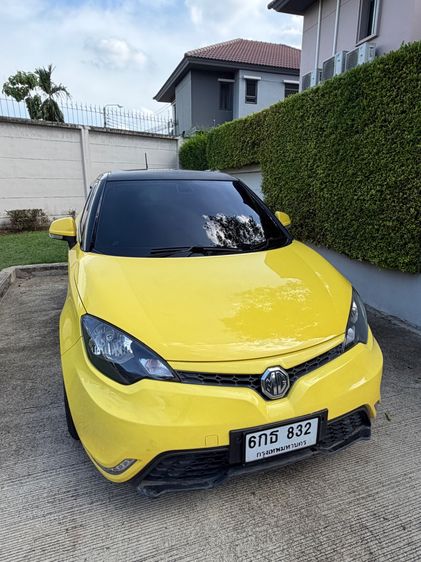 รถ MG MG3 1.5 C สี เหลือง