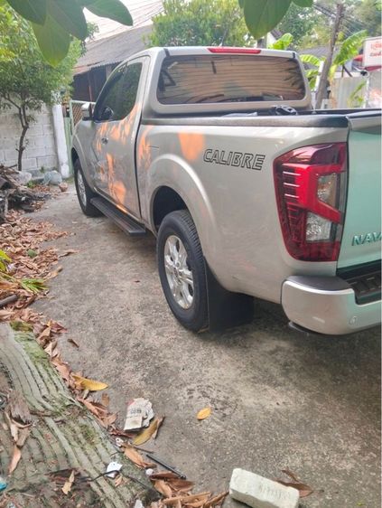 Nissan Navara 2026 2.5 E Pickup ดีเซล ไม่ติดแก๊ส เกียร์ธรรมดา บรอนซ์เงิน รูปที่ 2