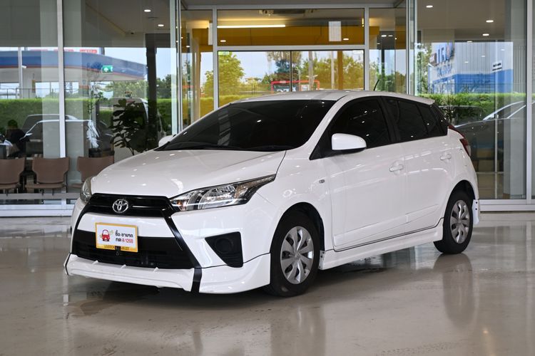 รถ Toyota Yaris 1.5 J สี ขาว