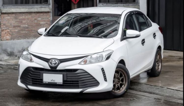 รถ Toyota Vios 1.5 E สี ขาว