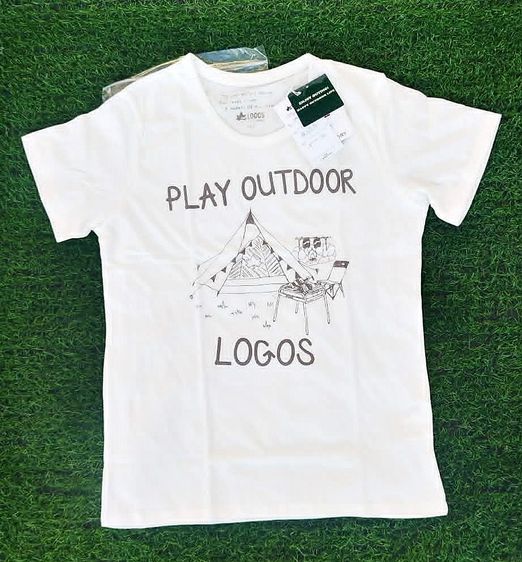 เสื้อยืดสีขาว แบรนด์ LOGOS ( PLAY OUTDOOR ) ลายกราฟิกแคมป์ปิ้ง. size L