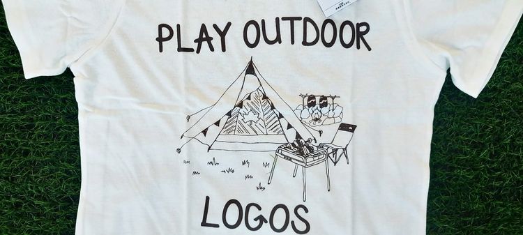 เสื้อยืดสีขาว แบรนด์ LOGOS ( PLAY OUTDOOR )  ลายกราฟิกแคมป์ปิ้ง. size L รูปที่ 2