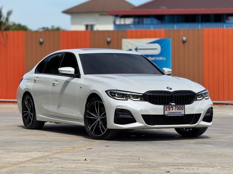 รถ BMW Series 3 330e สี ขาว