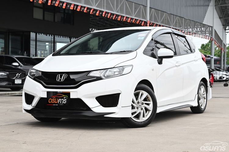 รถ Honda Jazz 1.5 V สี ขาว