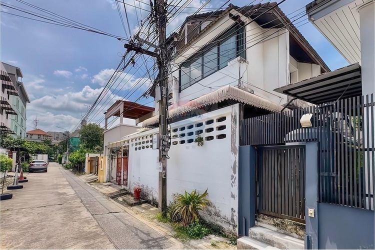 ขายด่วน บ้านเก่า ทำเลทอง ใจกลางสุขุมวิท 71 ราคาปรับลง เหลือ 12.9 ล้านบาท  รูปที่ 4