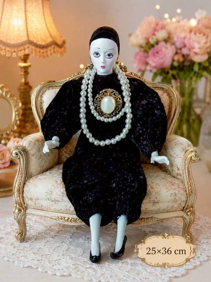 ตุ๊กตาพอร์ซเลนปีแยโร (Porcelain Pierrot Doll)