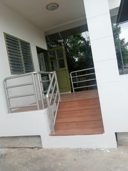 มีบางส่วน ขายบ้านเดี่ยว พร้อมอยู่ 3 ห้องนอน มีสวนพักผ่อน ติดถนนใหญ่ในเมืองสุพรรณบุรี รูปที่ 3