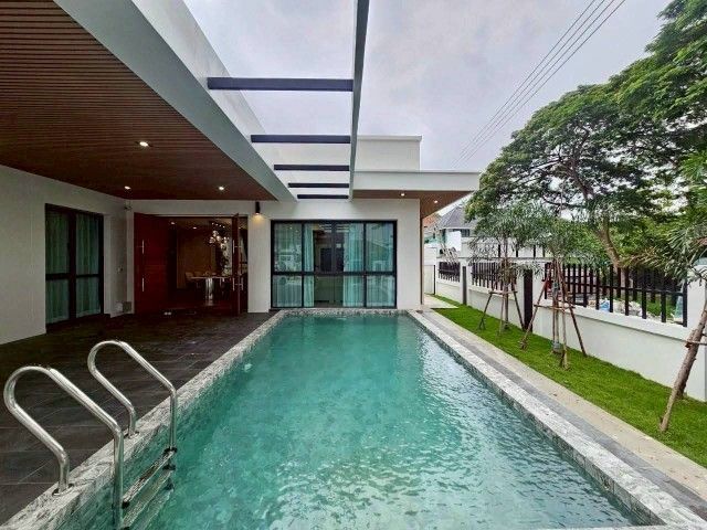 อื่นๆ ตกแต่งครบ 2026 ใช่ 🌴 Investment Opportunity Luxury Pool Villa for Sale in Jomtien Pattaya

 รูปที่ 2
