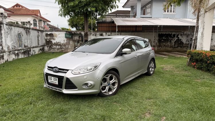 รถ Ford Focus 2.0 Sport Plus สี บรอนซ์เงิน