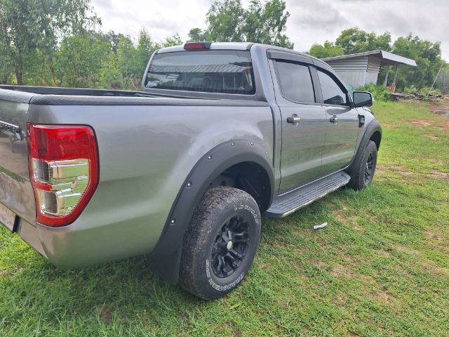 รถ Ford Ranger 2.2 Hi-Rider XLT สี บรอนซ์เงิน