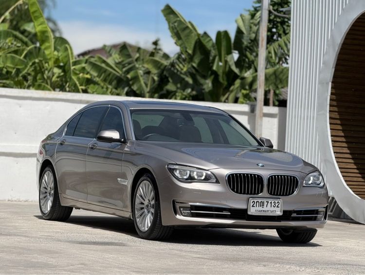 รถ BMW Series 7 730Ld สี น้ำตาล