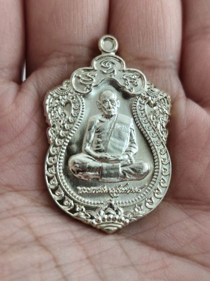 เหรียญเสมา 100 ปี เนื้อกาหลั่ยเงิน หลังพัดยศ พระราชมงคลวัชราจารย์ (หลวงพ่อพัฒน์) วัดห้วยด้วน


