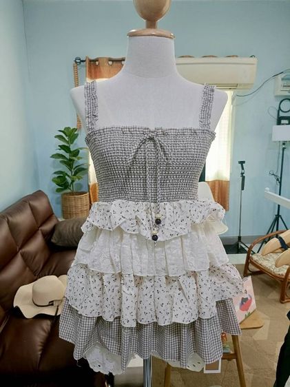เสื้อสายเดี่ยวแต่งระบาย