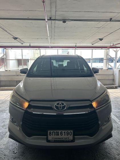 รถ Toyota Innova 2.8 Crysta G สี บรอนซ์เงิน