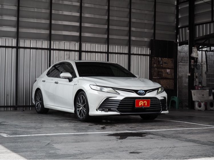 Toyota Camry 2022 2.5 HEV Premium Luxury Sedan ไฮบริด ไม่ติดแก๊ส เกียร์อัตโนมัติ ขาว รูปที่ 3