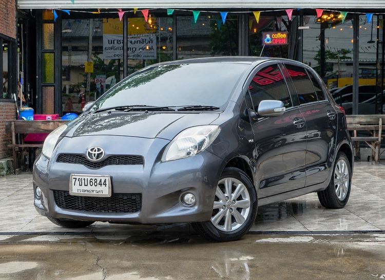 รถ Toyota Yaris 1.5 G สี เทา