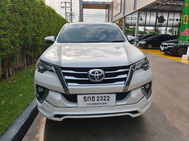 Toyota Fortuner 2015 2.8 V Utility-car ดีเซล ไม่ติดแก๊ส เกียร์อัตโนมัติ ขาว รูปที่ 2