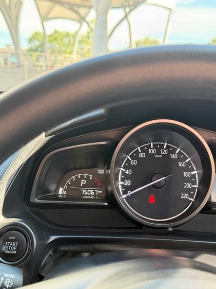 Mazda Mazda 2 2021 1.3 C Sedan เบนซิน ไม่ติดแก๊ส เกียร์ธรรมดา เทา รูปที่ 3