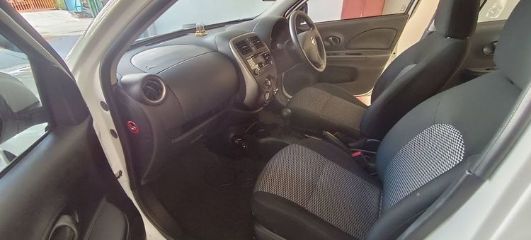 รถ Nissan March 1.2 VL สี ขาว