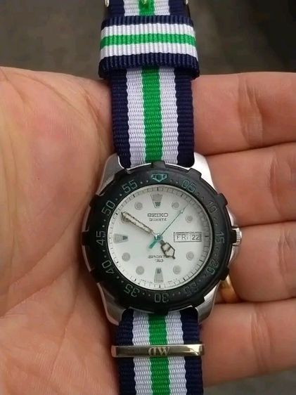 ขาว นาฬิกา Seiko Sports ถ่าน 
สภาพดี เดินดี ใช้งานปกติ