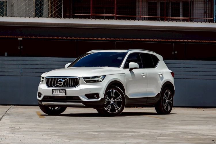 Volvo XC40 2023 Recharge 1.5 T5 R-Design Utility-car ปลั๊กอินไฮบริด (PHEV) ไม่ติดแก๊ส เกียร์อัตโนมัติ ขาว