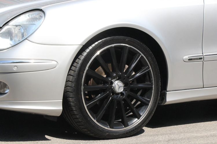Mercedes-Benz E-Class 2006 E240 Sedan เบนซิน เกียร์อัตโนมัติ เงิน รูปที่ 3