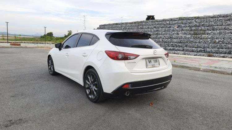 Mazda Mazda3 2015 2.0 E Sedan เบนซิน เกียร์อัตโนมัติ ขาว รูปที่ 2