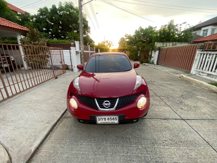 รถ Nissan Juke 1.6 V สี แดง