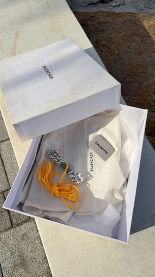 รองเท้า Balenciaga Triple S (ของแท้ ) รูปที่ 2