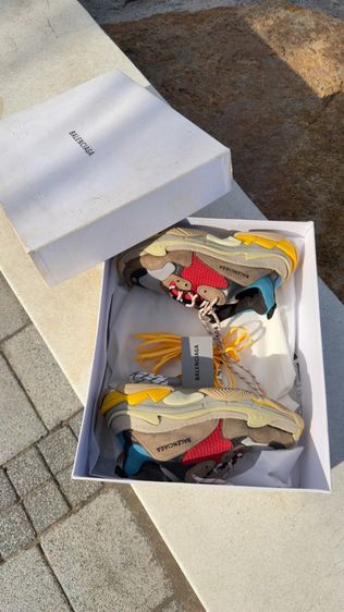 อื่นๆ ผ้าใบ รองเท้าผ้าใบ UK 8 | EU 42 | US 8.5 อื่นๆ รองเท้า Balenciaga Triple S (ของแท้ )