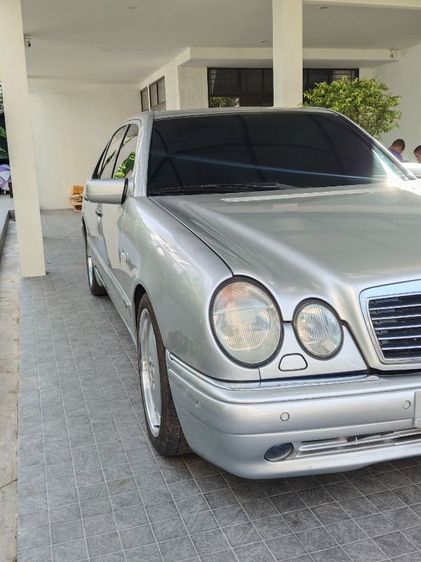 รถ Mercedes-Benz E-Class E230 สี บรอนซ์เงิน
