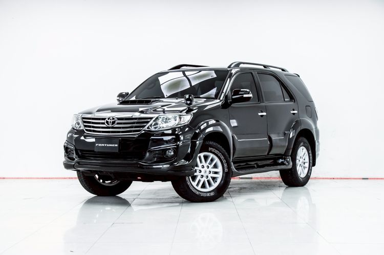 รถ Toyota Fortuner 3.0 V 4WD สี ดำ