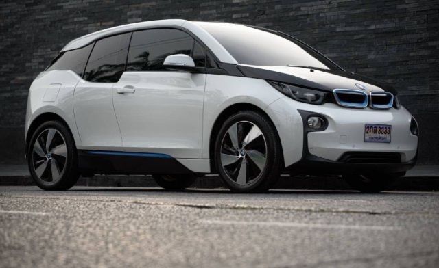 รถ BMW I3 s สี ขาว