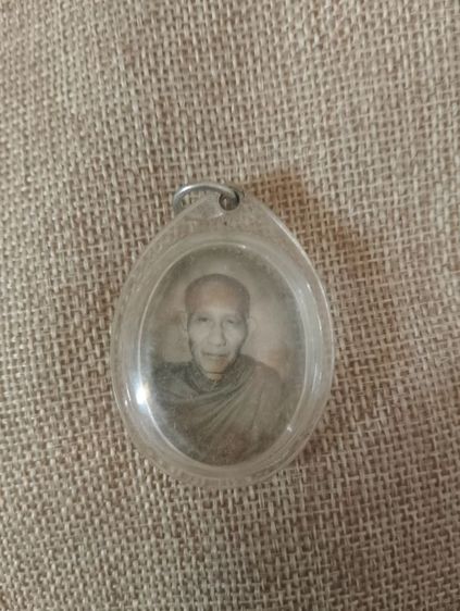 หลวงพ่อเกษม ล็อกเก็ตรุ่นสุดท้าย สุสานไตรลักษณ์ ลำปาง 900 บาท