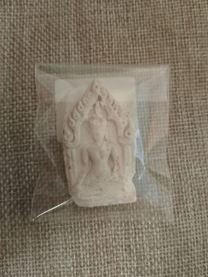 หลวงปู่กาหลงเขี้ยวแก้วรุ่นแรก พระขุนแผน 800 บาท