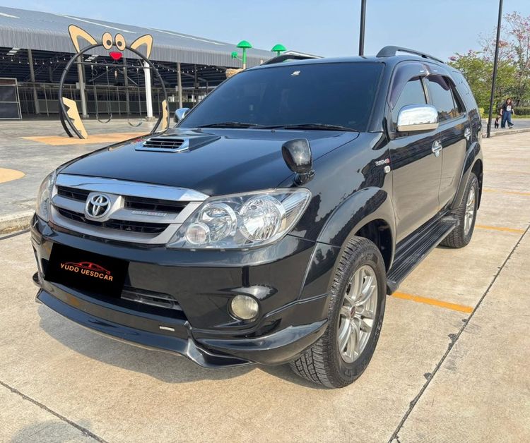 รถ Toyota Fortuner 3.0 V 4WD สี ดำ