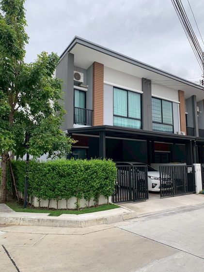 Ananda Development มีบางส่วน ทาวน์เฮาส์ 2 ชั้น