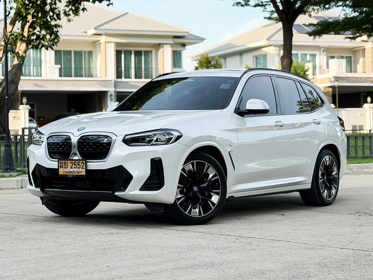 รถ BMW iX3 M Sport LCI สี ขาว