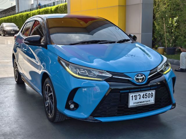 รถ Toyota Yaris 1.2 Sport Premium สี ฟ้า