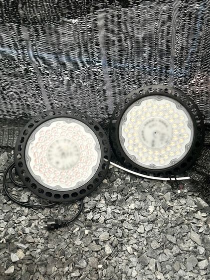 ไฟช่วยต้นไม้ตัวเร็ว AC220V Full Spectrum Grow Light LED  200W UFO กันละอองน้ำ 4 ชุด