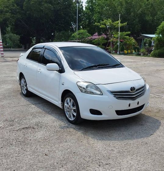 รถ Toyota Vios 1.5 J สี ขาว