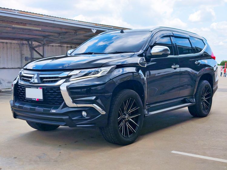 รถ Mitsubishi Pajero Sport 2.4 GT สี ดำ
